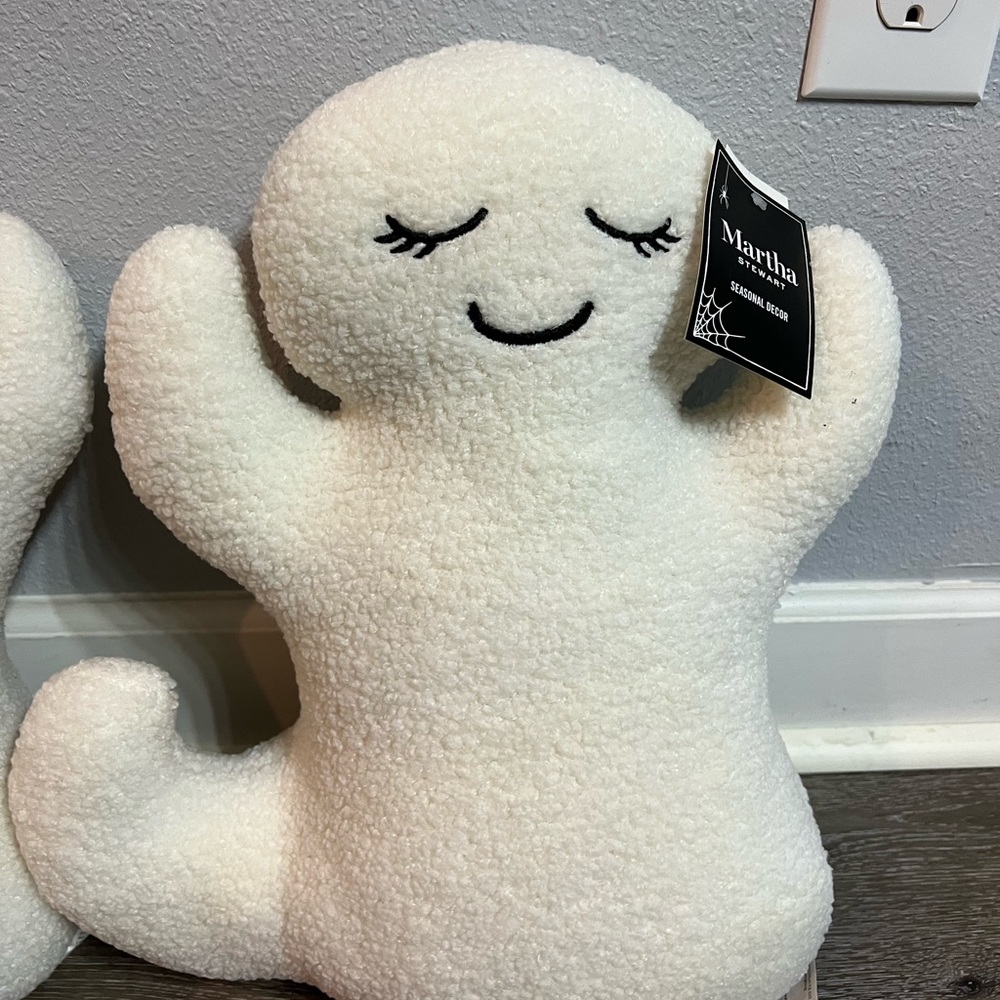 2 ghost pillows